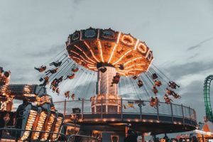 Amusement park rides such as this one are commonly found in most popular festivals in Brazil.
